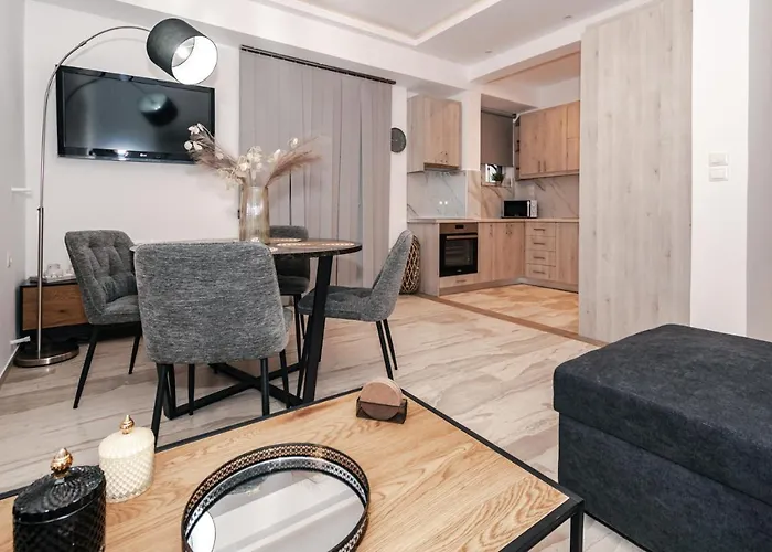 Chistina's Brand New Lägenhet *