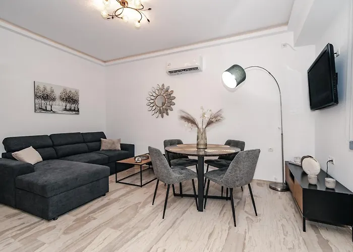 아파트 Chistina's Brand New